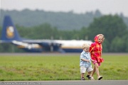 EF25_166 Young airshow fans...